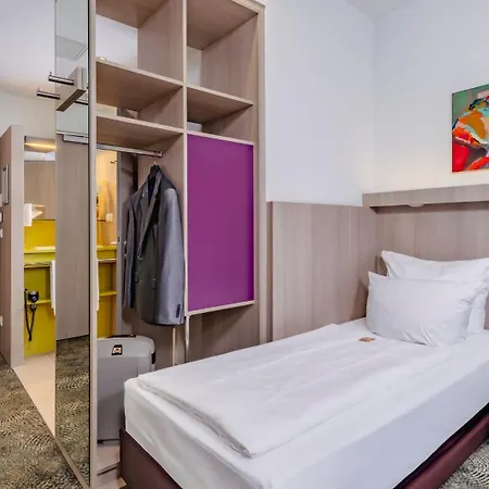Hotel Plaza 3*