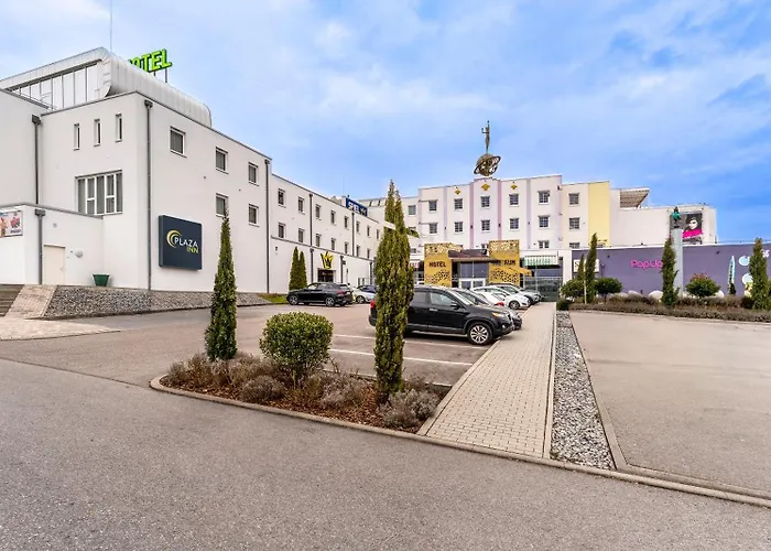 Plaza Hotel 3*